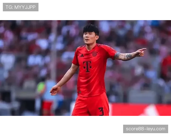 金玟哉身披3号战袍正式加盟拜仁慕尼黑，新赛季表现亮眼开启新征程