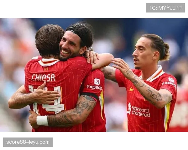 英超激战：曼城稳居榜首，曼联强势反弹彰显争冠潜力