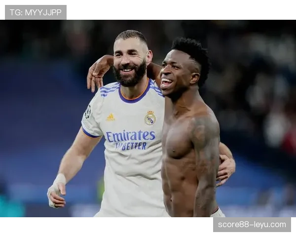 本泽马状态回暖闪耀赛场，传奇篇章再续国际足坛辉煌