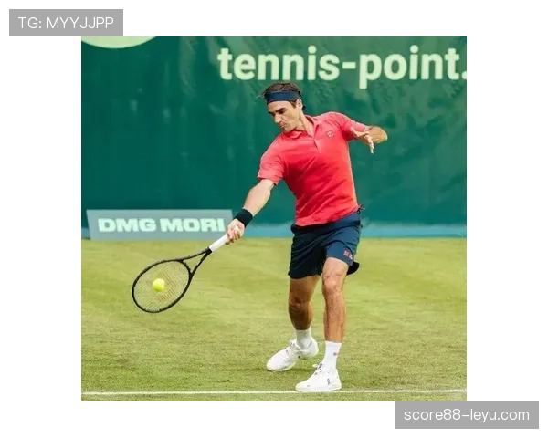 费德勒穿运动鞋去逛街？看他抢普通咖啡那一脸认真别提多尴尬了