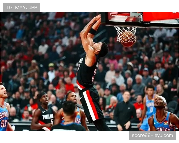 霍勒迪无球跑位提升球队防守强度明显优于季后赛首轮表现