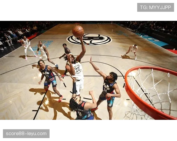 尼克·科里森内线防守升级显著 提升球队篮板保护效率